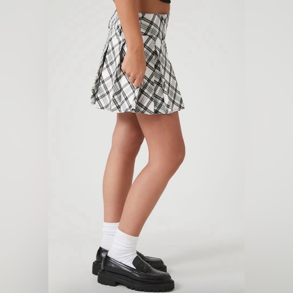 Forever 21. Size Large - Picture 2 of 14